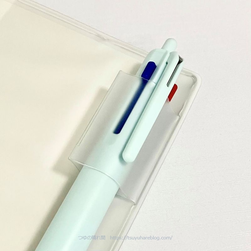 ペンホルダーにボールペンを装着した状態